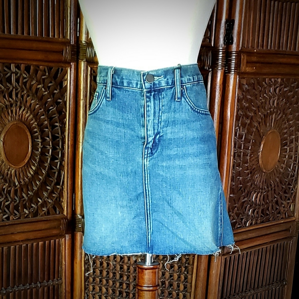 GAP 1969 Miniskirt Stone Wash Denim Jeans Cut-Offs NWT